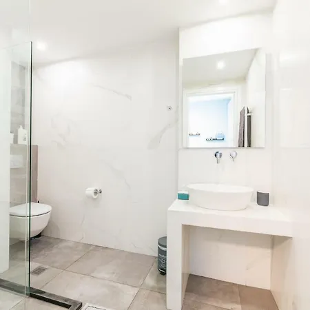 Modern White Tower Thessaloníki